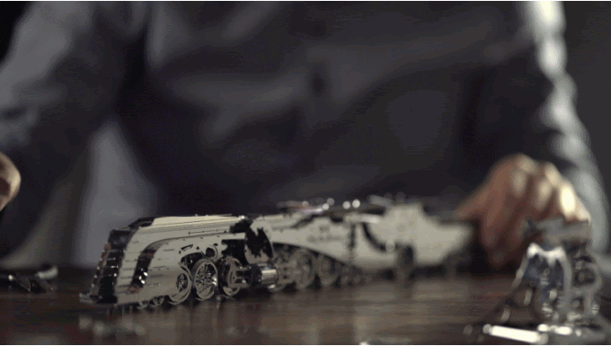 Steam Train Scale Metal Model Kit - The Dazzling Steamliner