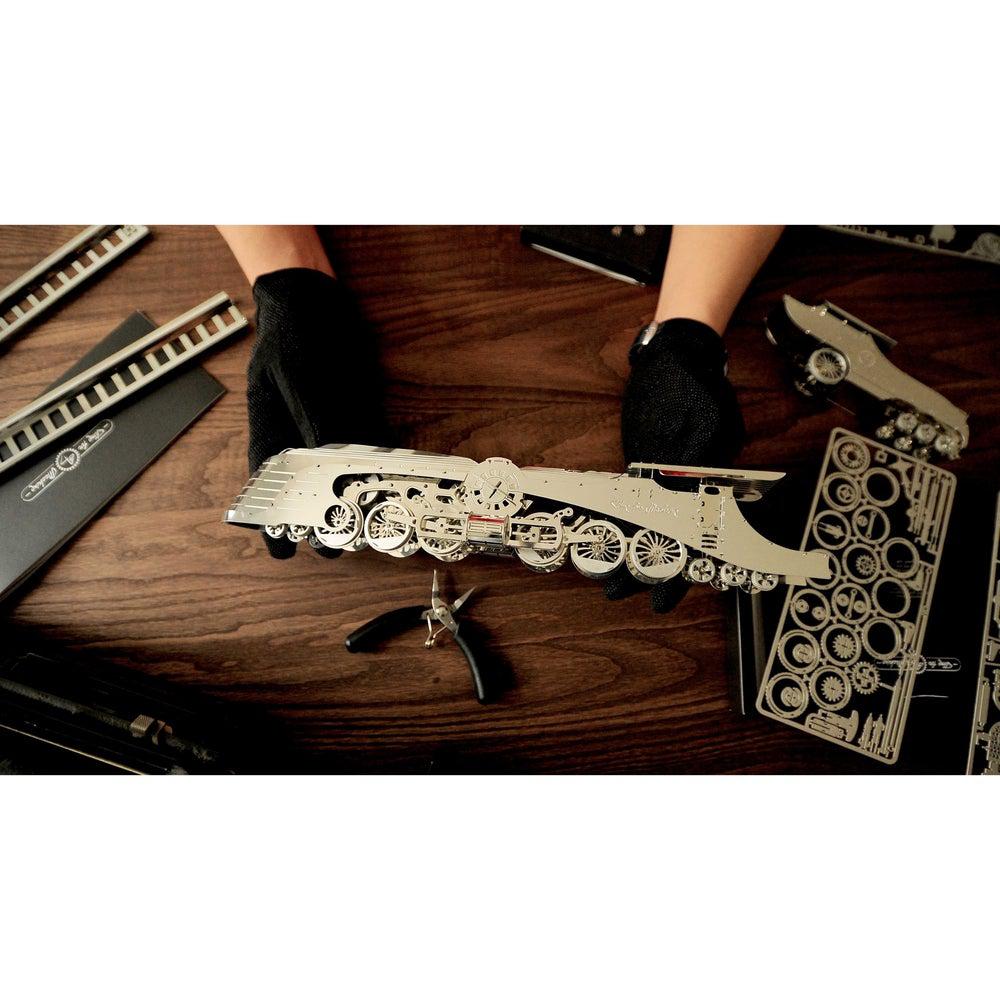 Steam Train Scale Metal Model Kit - The Dazzling Steamliner